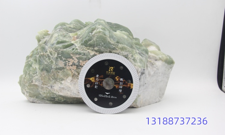 金刚石锯片切割混凝土作业现场