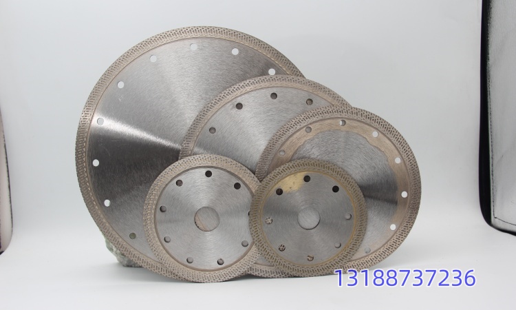 Diamond saw blade structure