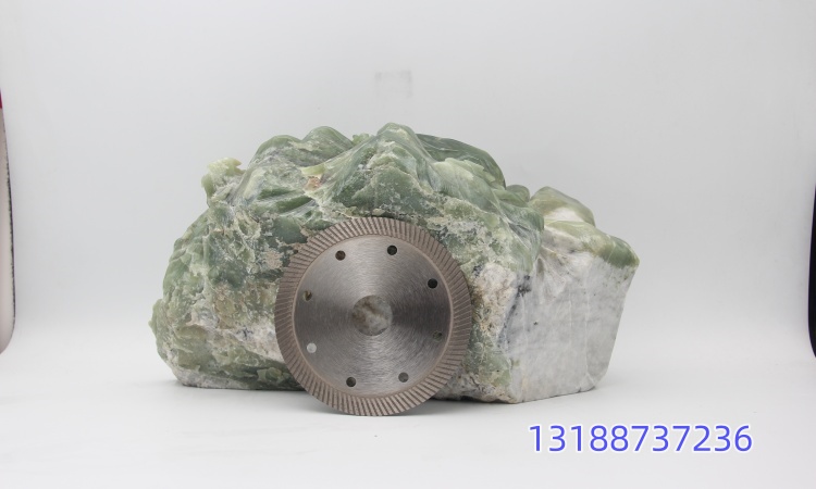 Diamond cutting blade